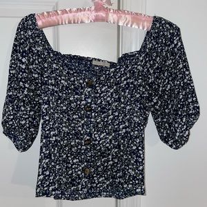 Floral short sleeve cropped shirt size small